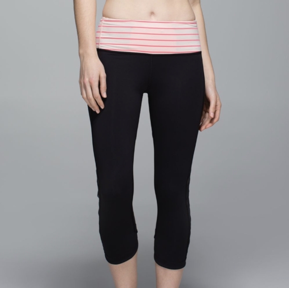 Lululemon Var-City Crop Black / Quiet Stripe Butter Pink Electric Coral - Picture 4 of 15